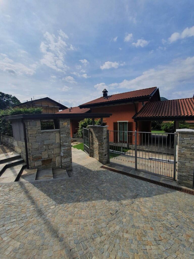l 749 768x1024